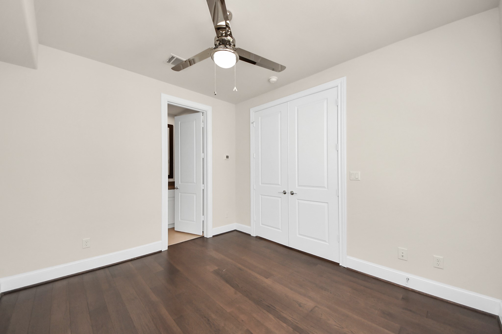 6072 Kansas Street Houston, TX 77007 - Photo 13 of 47