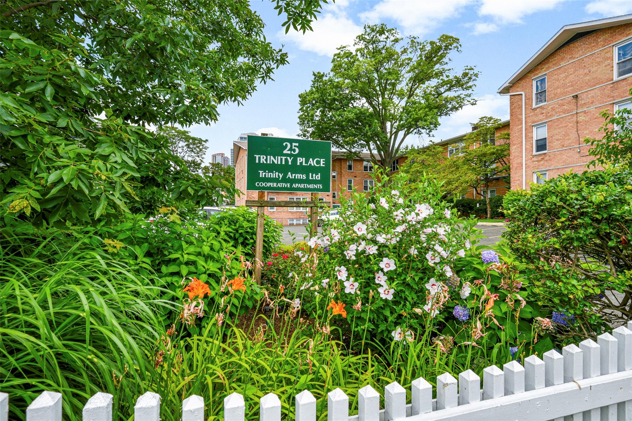 25 Trinity Place, Unit 2E New Rochelle, NY 10805 - Photo 1 of 1 Gallery Image 1