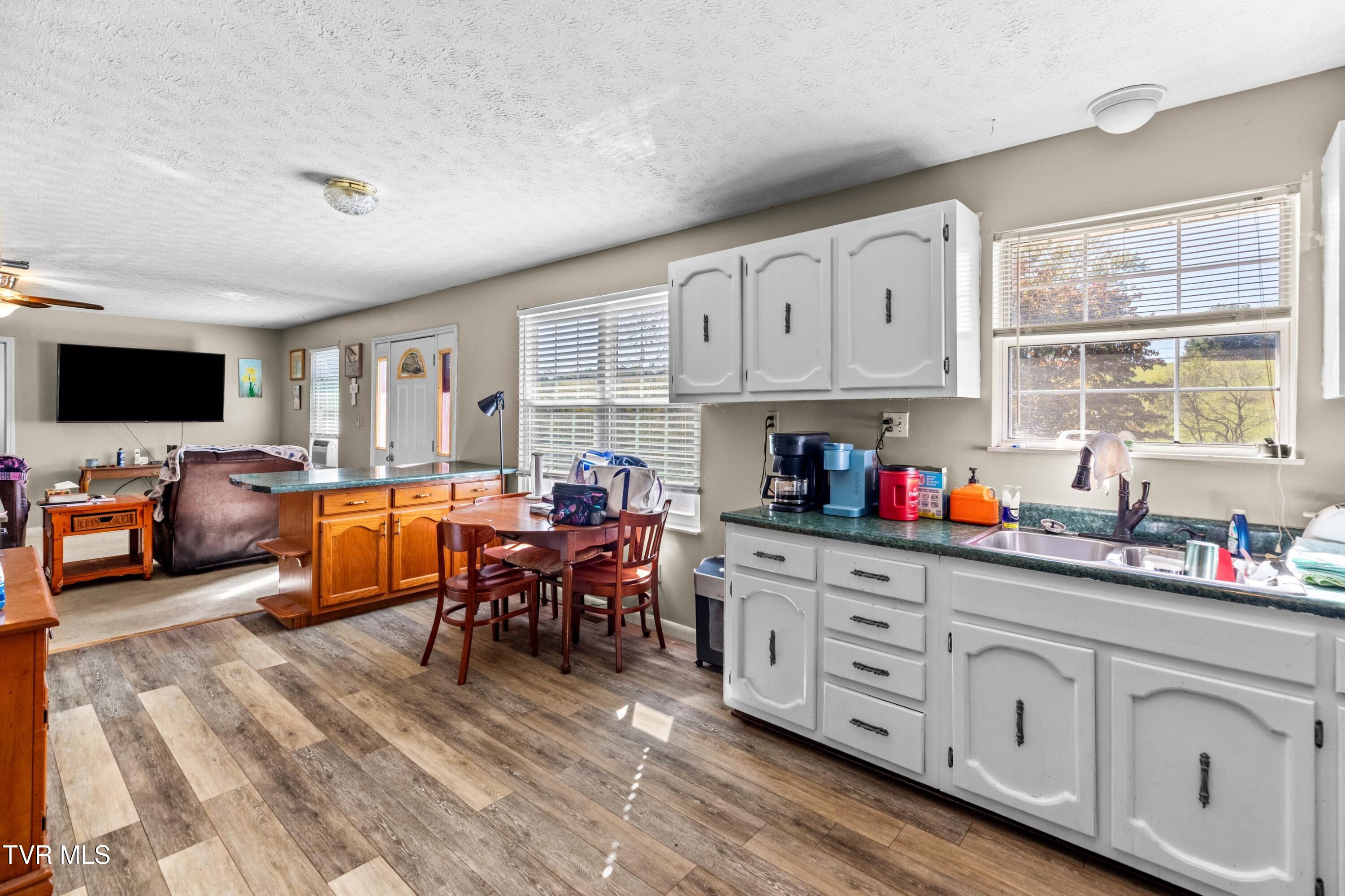 254 Meadowview Lane Bean Station, TN 37708 - Photo 11 of 33 011-254MeadowviewLane-BeanStation-TN-377