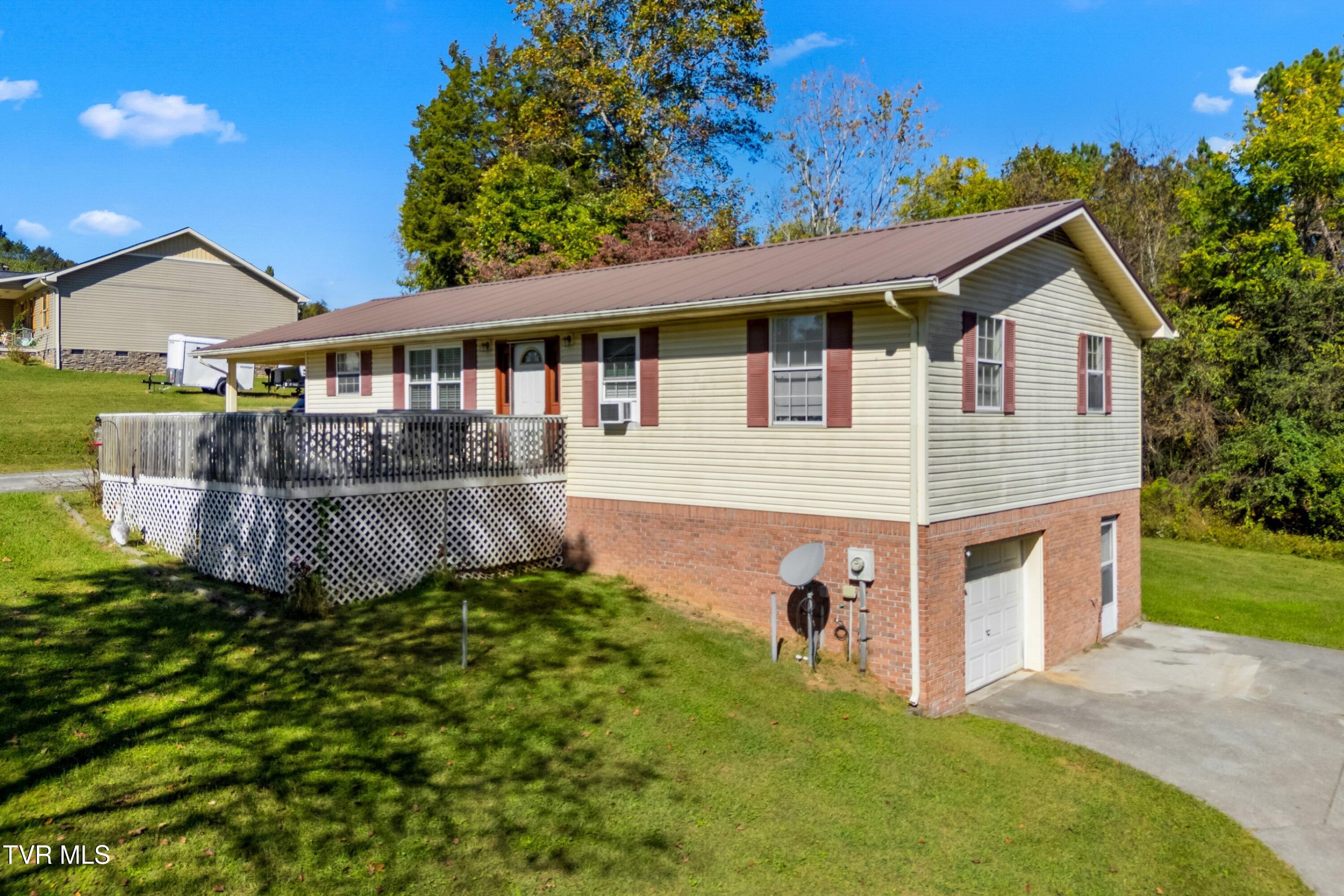 254 Meadowview Lane Bean Station, TN 37708 - Photo 2 of 33 002-254MeadowviewLane-BeanStation-TN-377