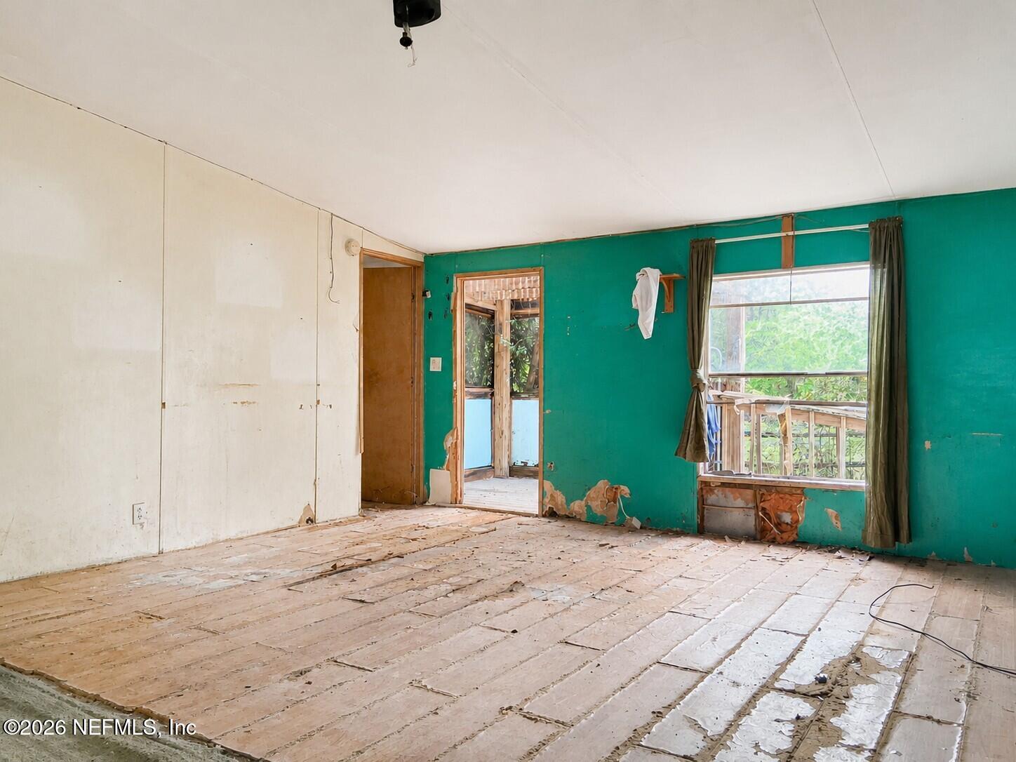 106 Lake Shore Road Interlachen, FL 32148 - Photo 6 of 19 Living Room.