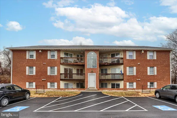 $1,450 | 2712 Lisburn Road, Unit 201, Camp Hill, PA 17011