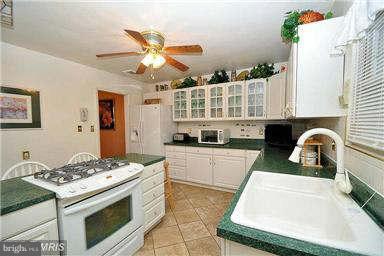 406 North Rolling Road Baltimore, MD 21228 - Photo 13 of 29 Kitchen
