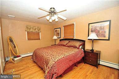 406 North Rolling Road Baltimore, MD 21228 - Photo 24 of 29 Bedroom
