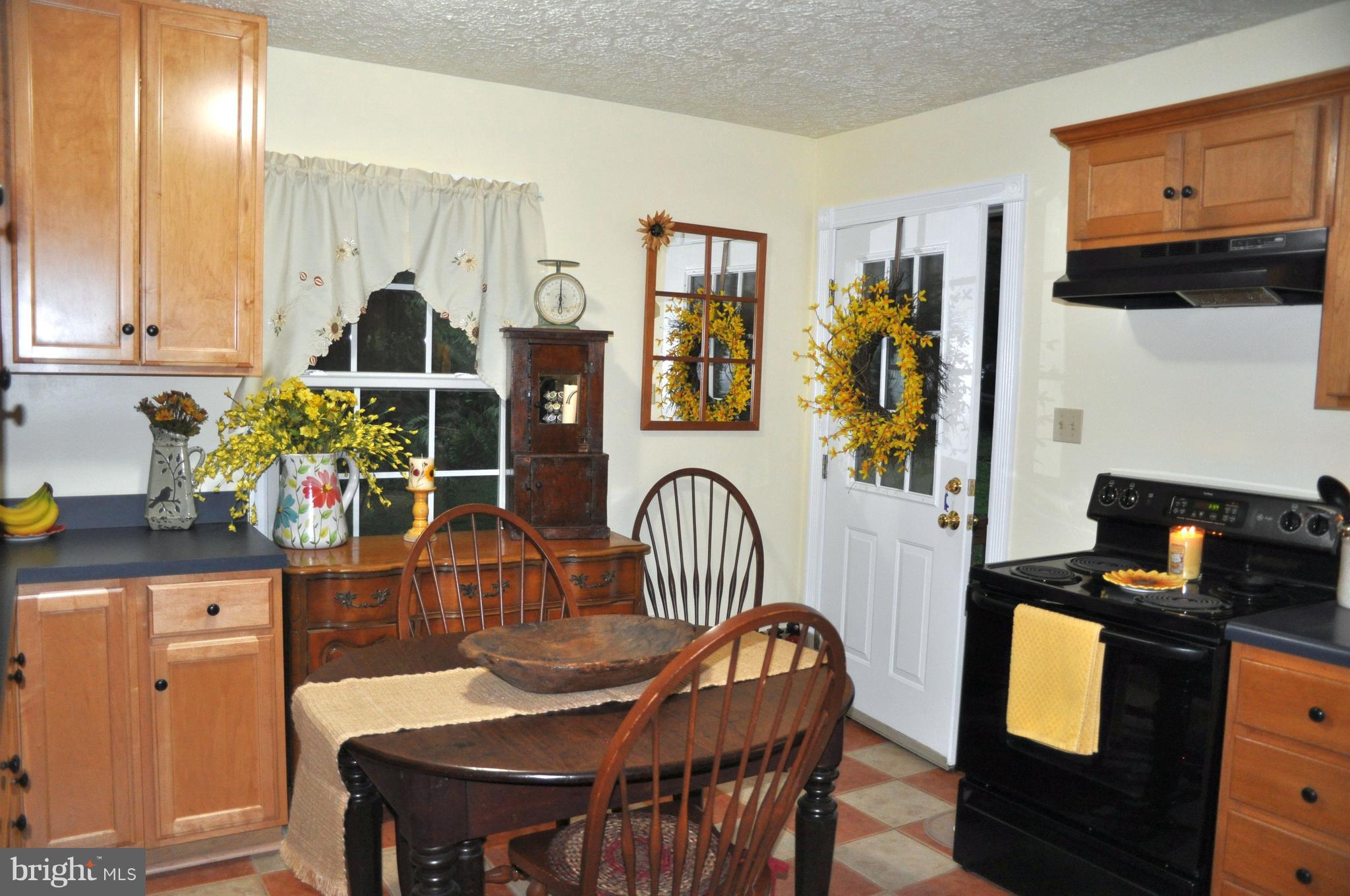 140 Wild Turkey Road Harpers Ferry, WV 25425 - Photo 8 of 30 Kitchen