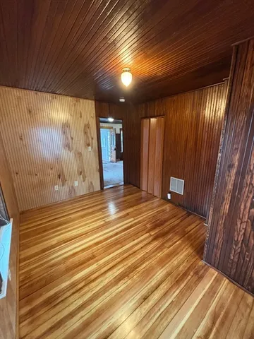 $1,995 | 34 Maple Avenue, Unit 2, Nahant, MA 01908