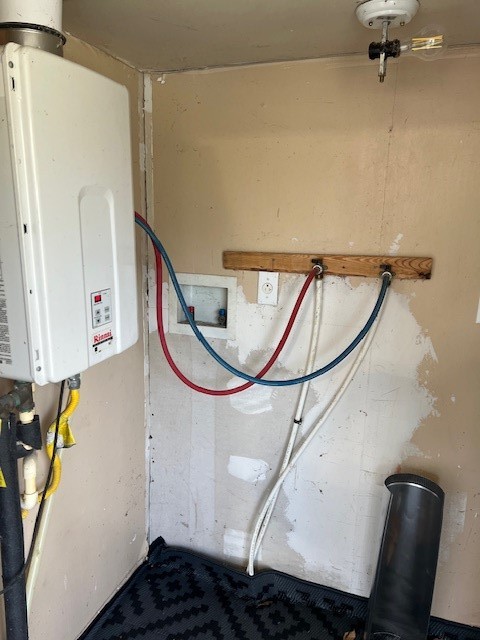 12205 Almeda Genoa Road Houston, TX 77034 - Photo 7 of 9 large laundry room