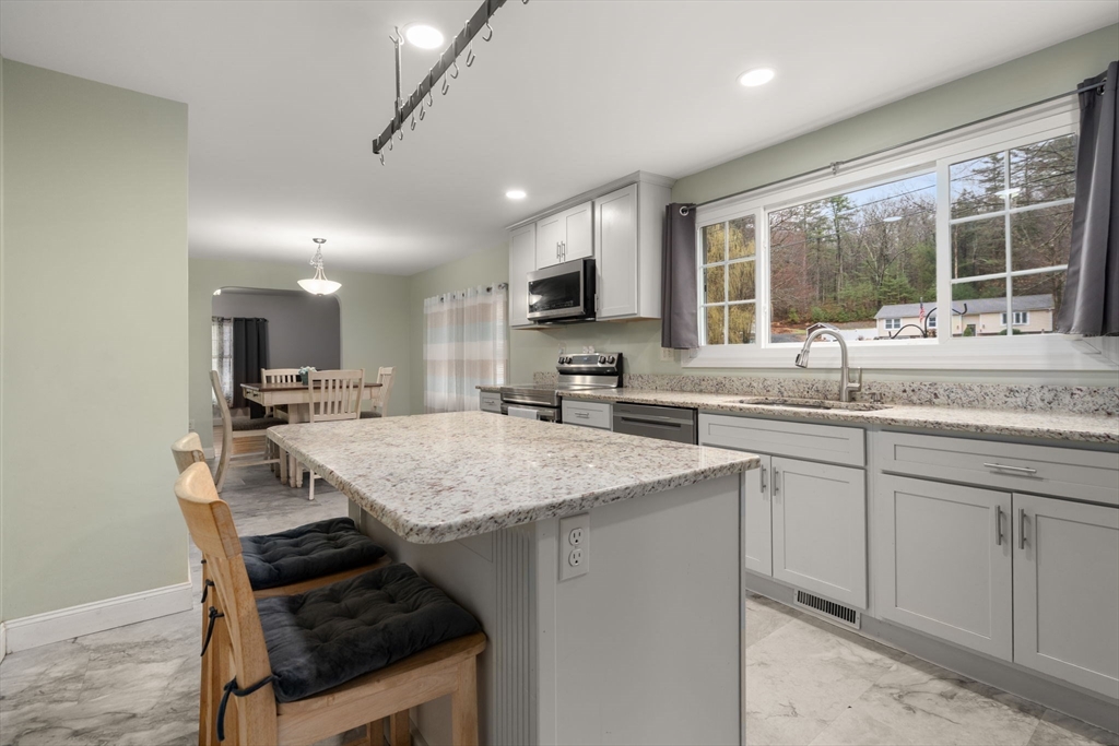 61 East Brimfield Road Holland, MA 01521 - Photo 8 of 29