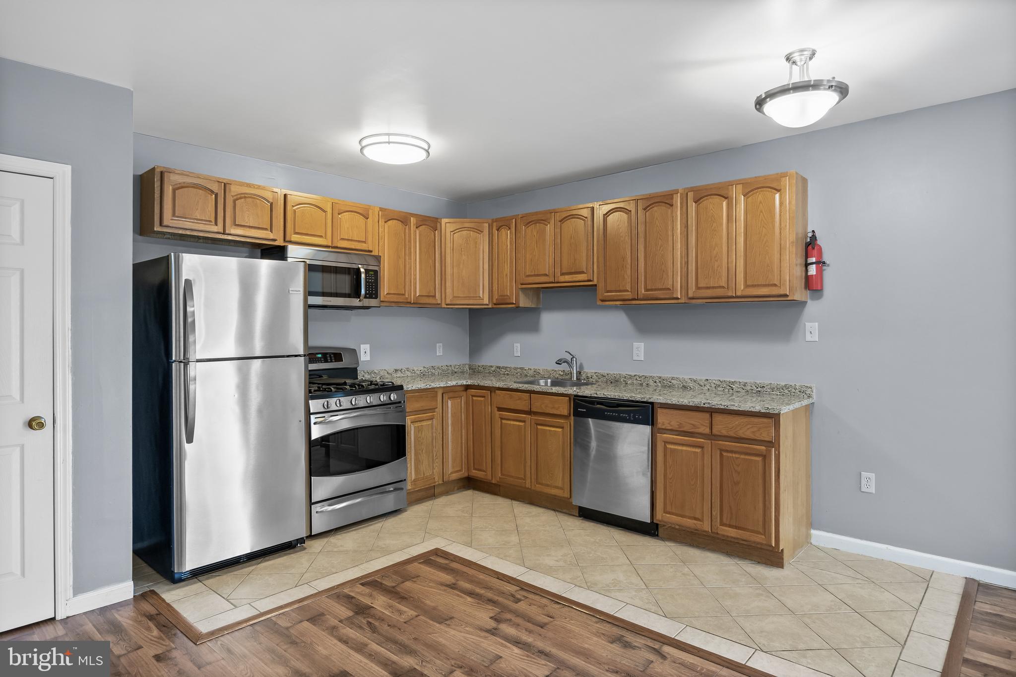 7 East Mill Road Maple Shade, NJ 08052 - Photo 3 of 11 EFFICIENT KITCHEN-GRANITE COUNTERS