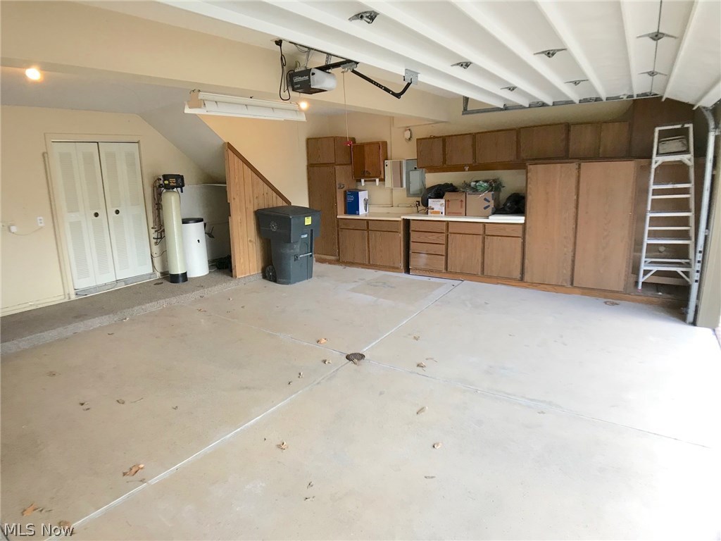 297 North Road Northeast Warren, OH 44483 - Photo 32 of 35 Second view of 2.5 car, 23' x 22' heated garage, showing full wall of cabinets.