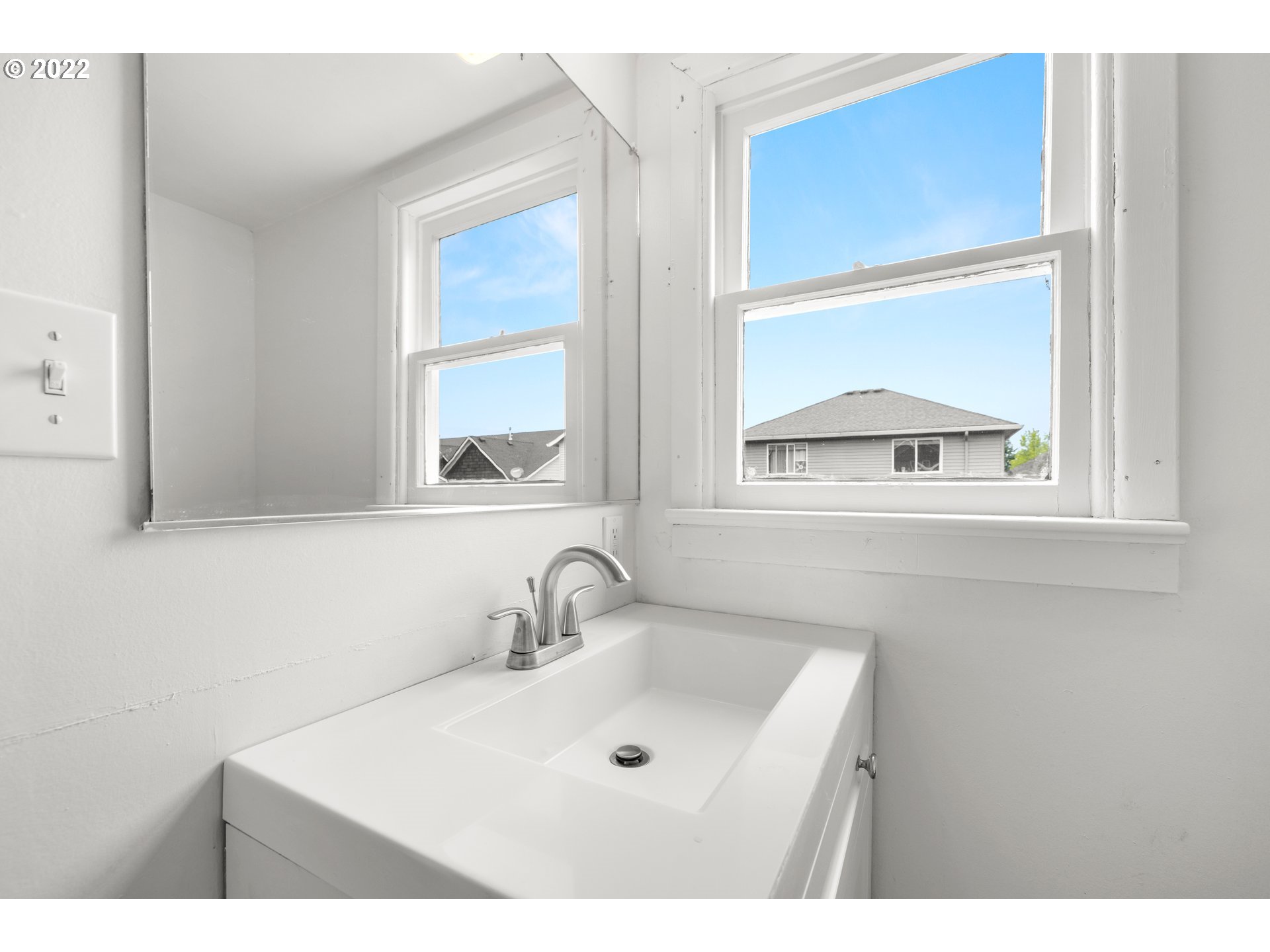 785 Southeast Williams Road Gresham, OR 97080 - Photo 16 of 32 Owner's Suite Bathroom