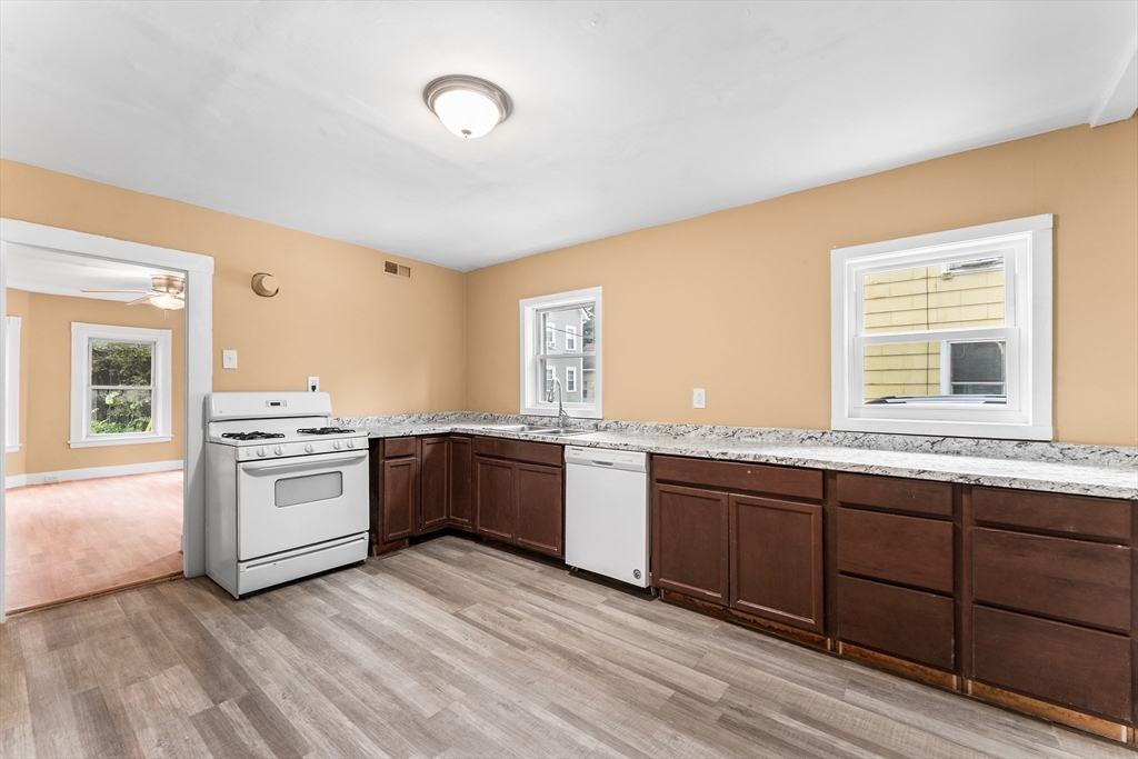 2 Hacker Court Worcester, MA 01603 - Photo 5 of 32