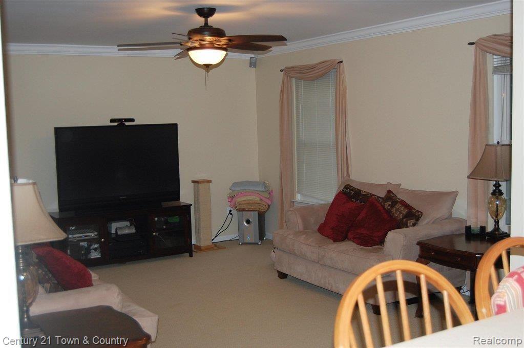 402 Whitney Drive Rochester, MI 48307 - Photo 6 of 25 Family Room