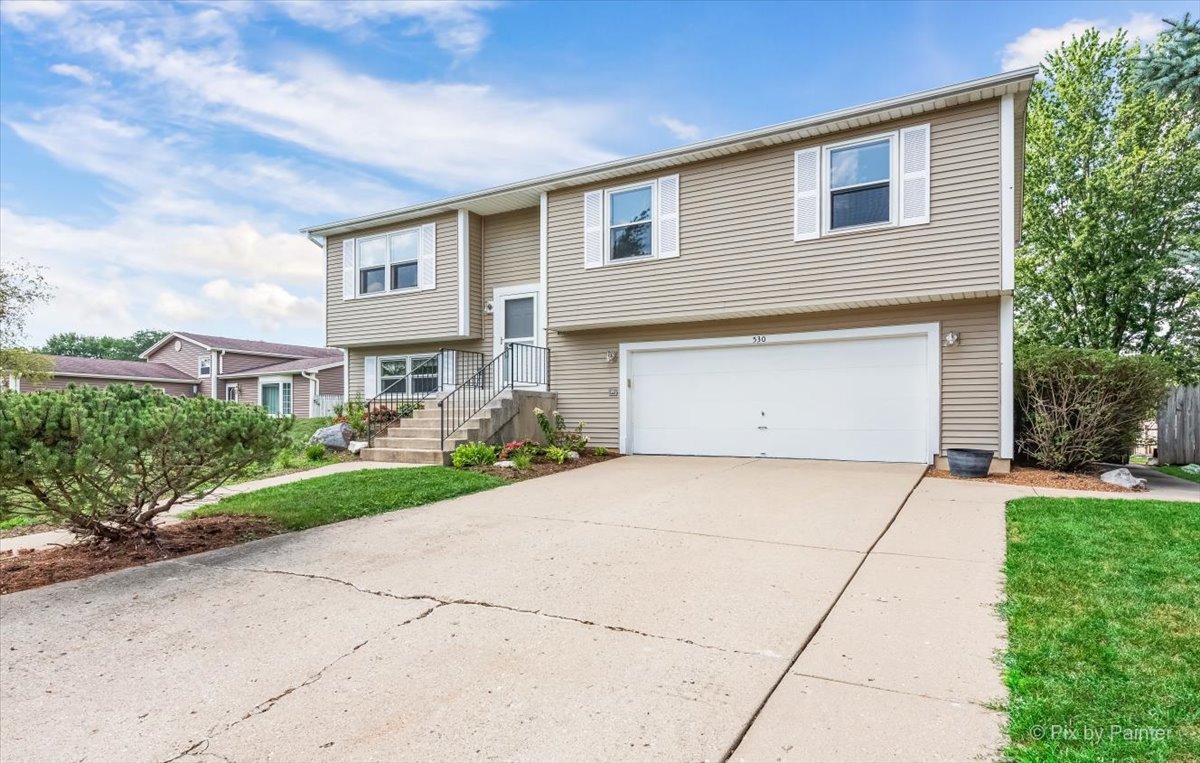 530 White Birch Road Lindenhurst, IL 60046 - Photo 2 of 33