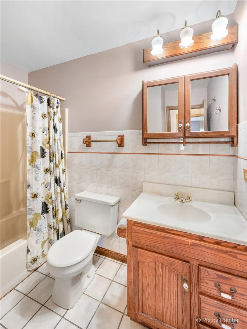 530 White Birch Road Lindenhurst, IL 60046 - Photo 14 of 33