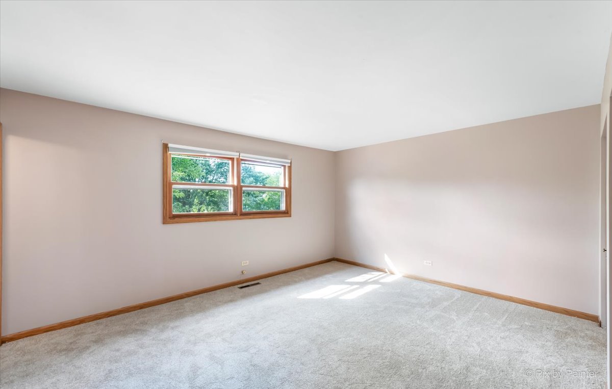 530 White Birch Road Lindenhurst, IL 60046 - Photo 15 of 33