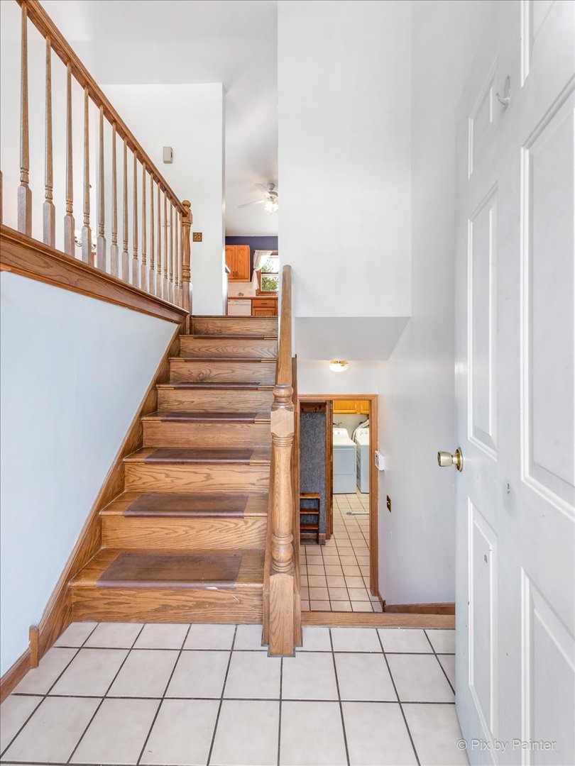530 White Birch Road Lindenhurst, IL 60046 - Photo 3 of 33