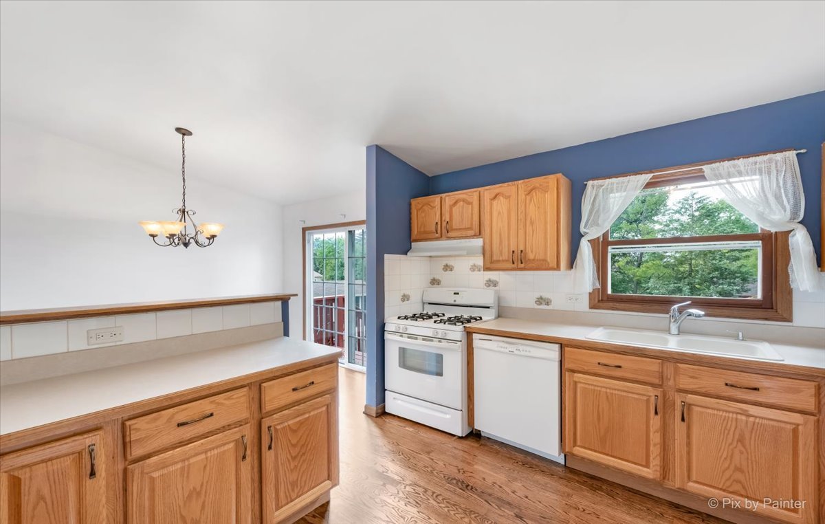 530 White Birch Road Lindenhurst, IL 60046 - Photo 6 of 33