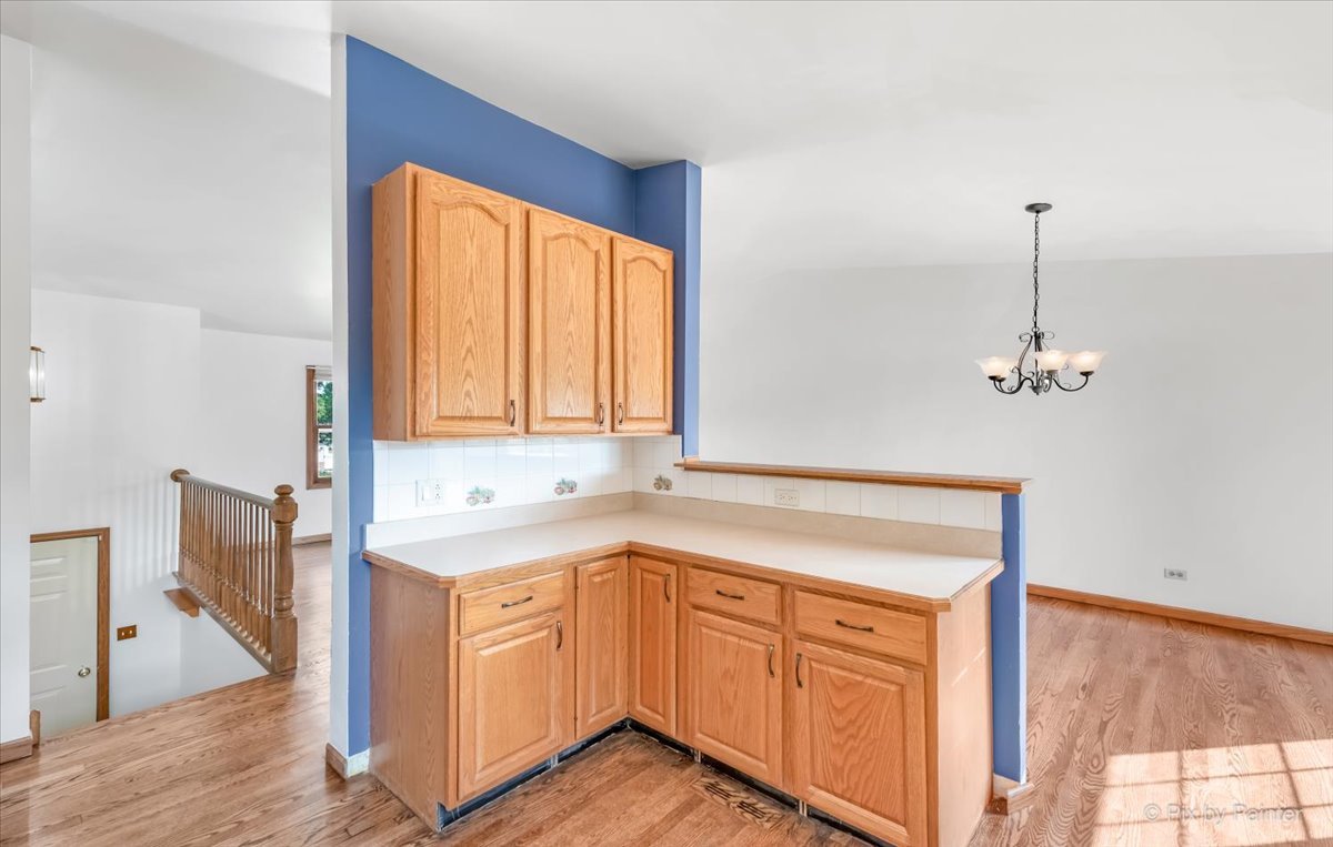 530 White Birch Road Lindenhurst, IL 60046 - Photo 8 of 33