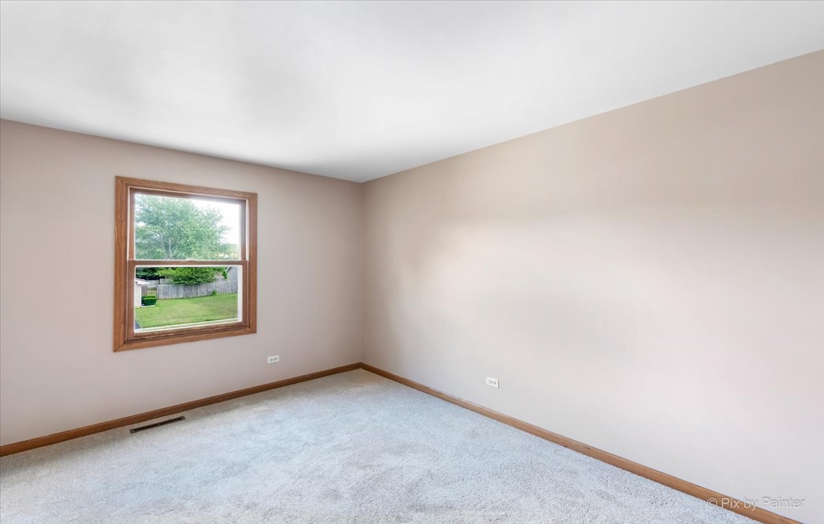 530 White Birch Road Lindenhurst, IL 60046 - Photo 10 of 33