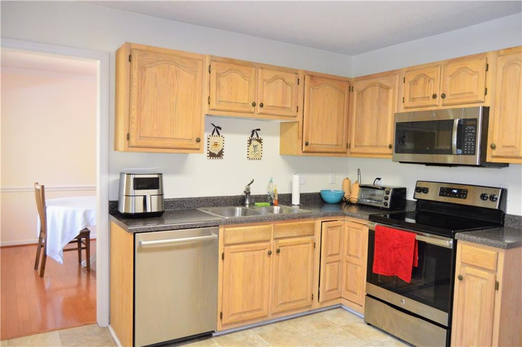 1817 Rivertrace Point High Point, NC 27265 - Photo 6 of 25 Gallery Image 6
