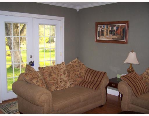 1068 Rutledge Road Transfer, PA 16154 - Photo 4 of 8 Living Room.