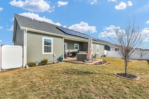 a view of a house with backyard