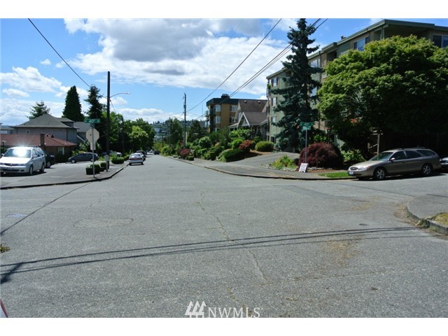 4001 Whitman Avenue North Seattle, WA 98103 - Photo 7 of 8