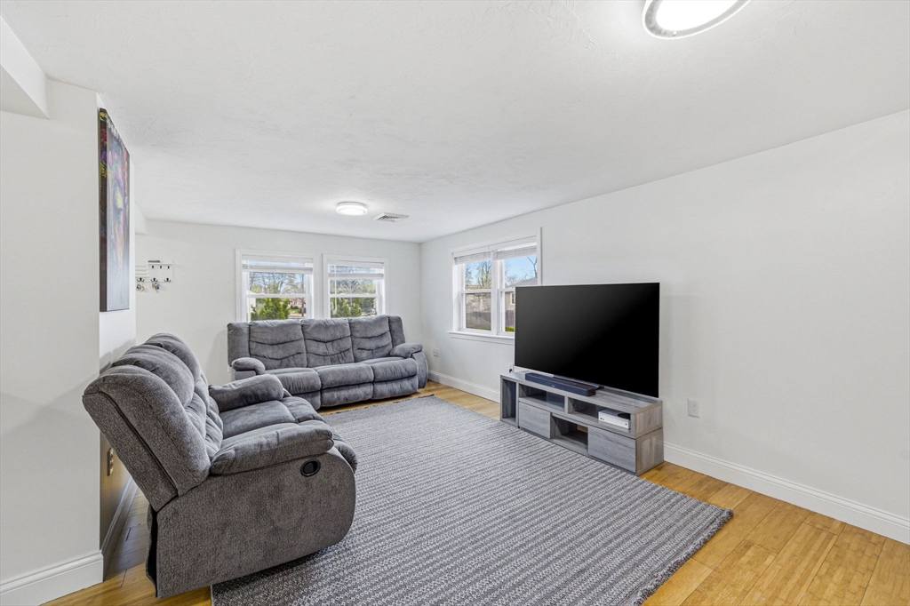 39 Brook Street Mansfield, MA 02048 - Photo 9 of 38