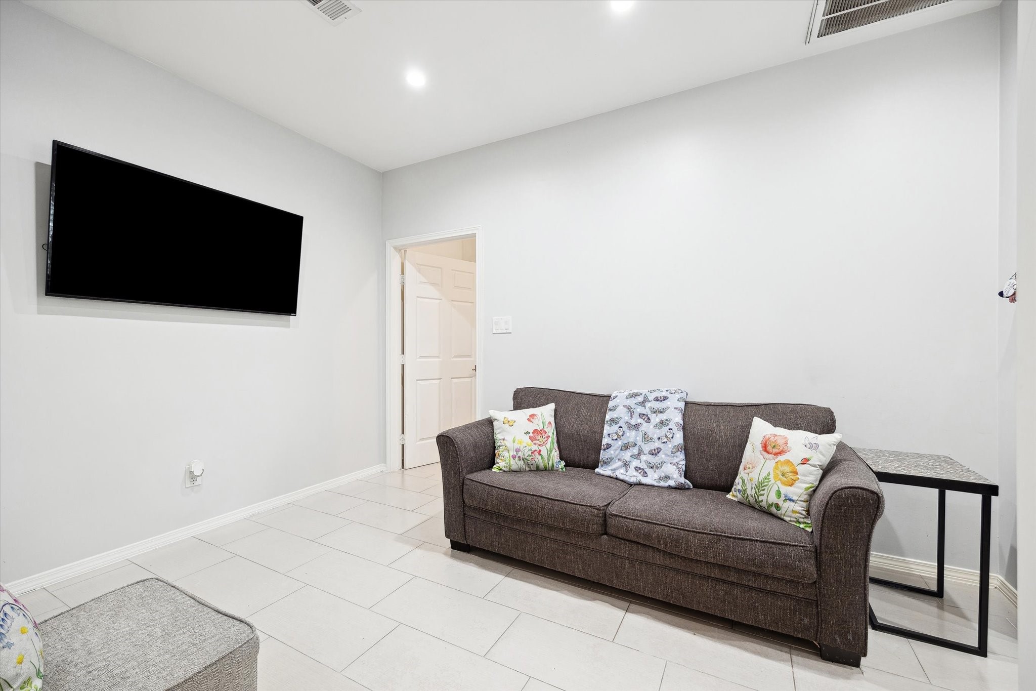 8917 Hawk Road Pearland, TX 77584 - Photo 24 of 33 a living room with a couch and a flat screen tv