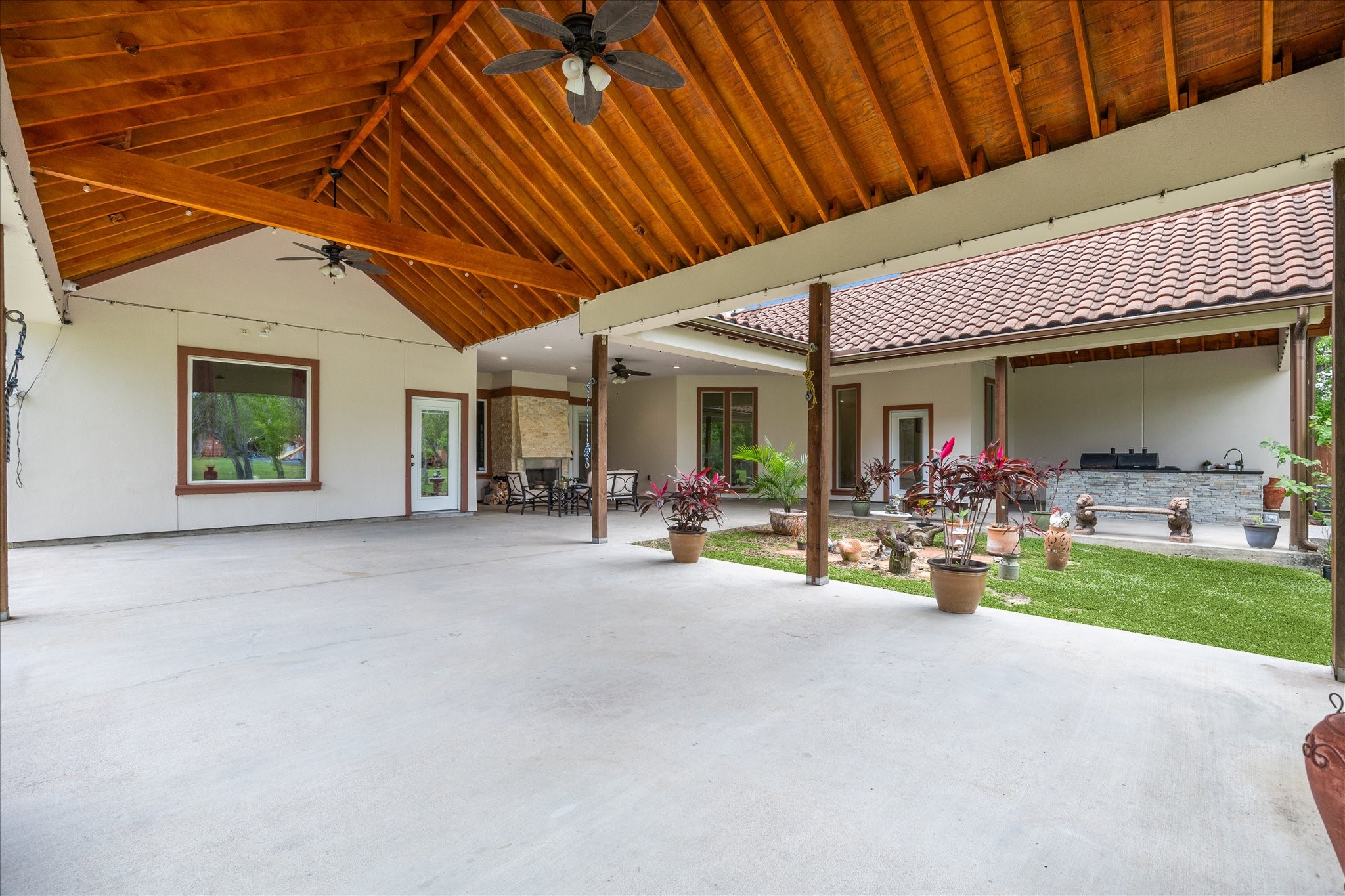 8917 Hawk Road Pearland, TX 77584 - Photo 31 of 33 a view of a patio with table and chairs under an umbrella