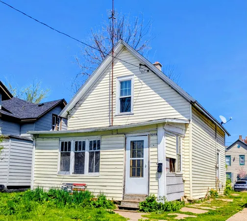 $74,900 | 1219 Racine Street, Racine, WI 53403