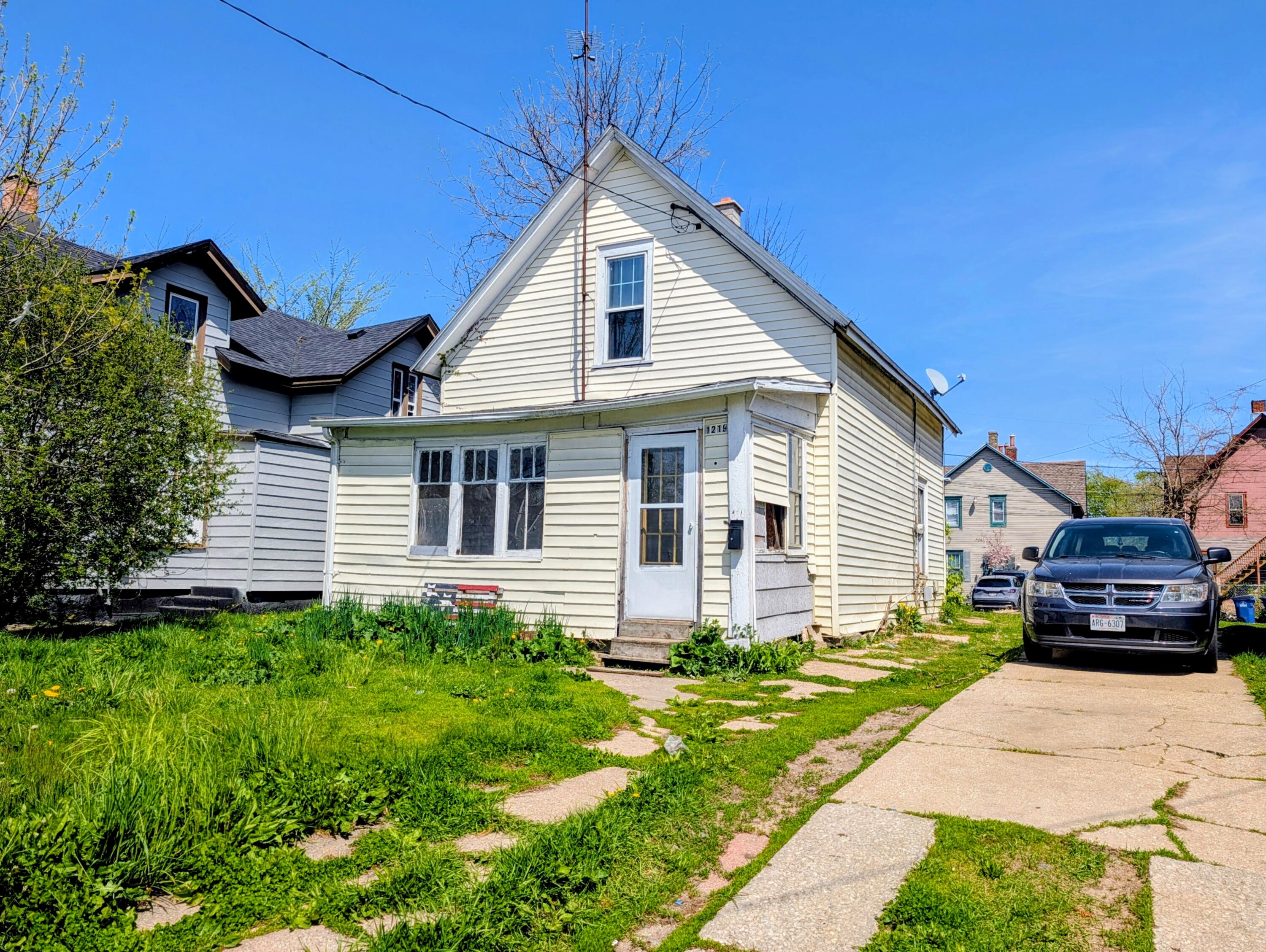 1219 Racine Street Racine, WI 53403 - Photo 2 of 15 1215 Racine St