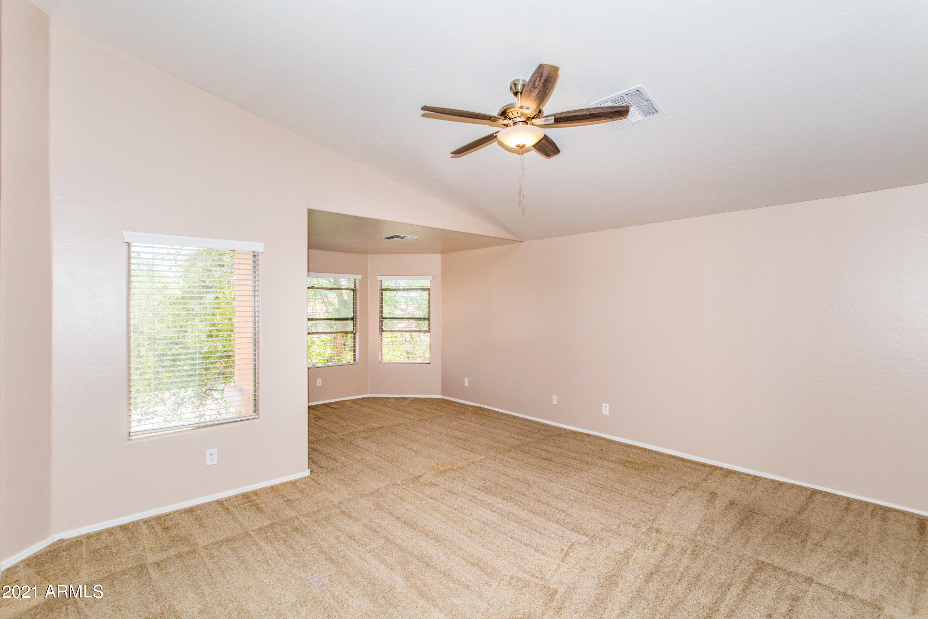 43554 Roth Road Maricopa, AZ 85138 - Photo 15 of 41 15 Master Bedroom