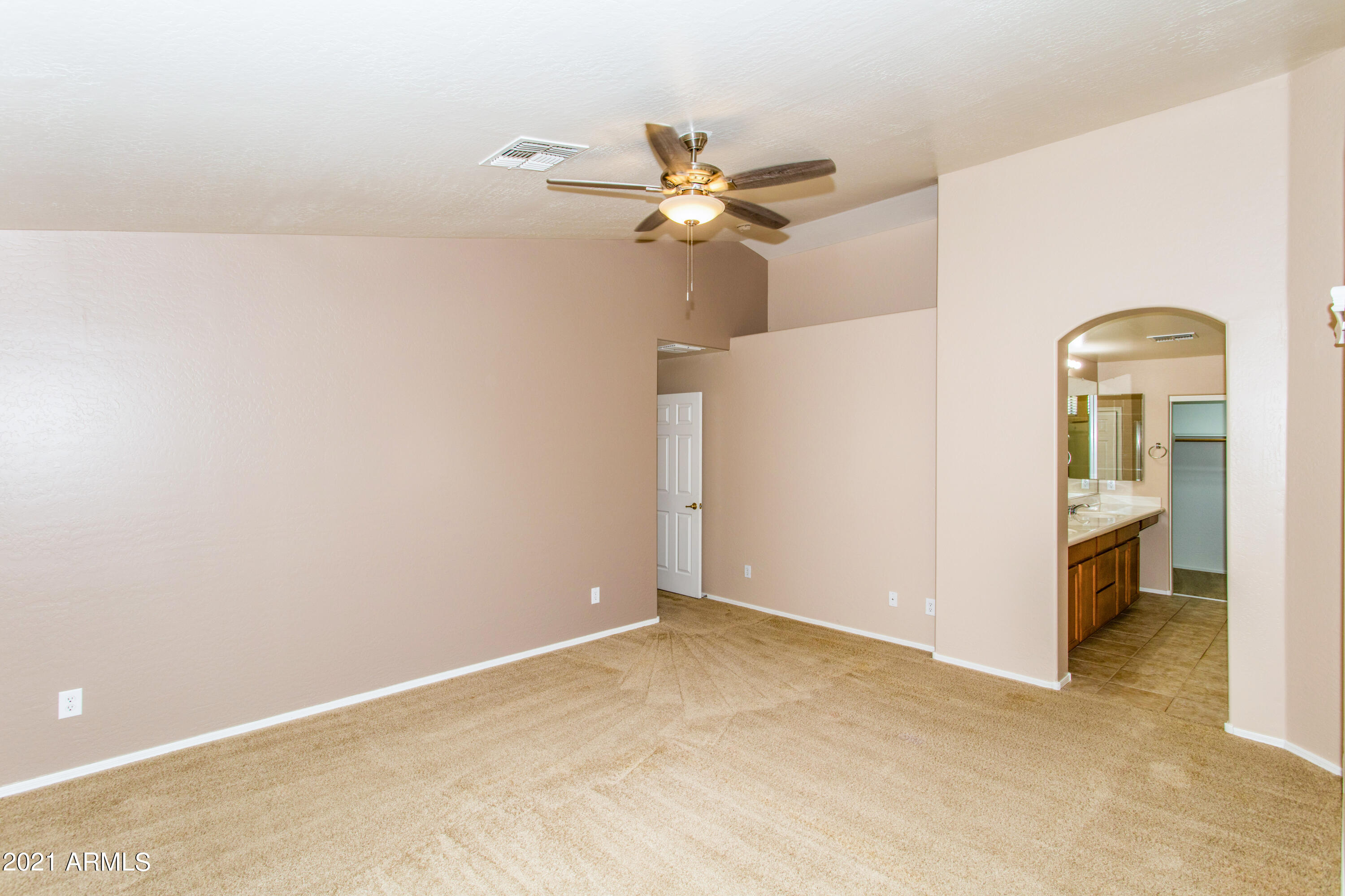43554 Roth Road Maricopa, AZ 85138 - Photo 17 of 41 17 Master Bedroom
