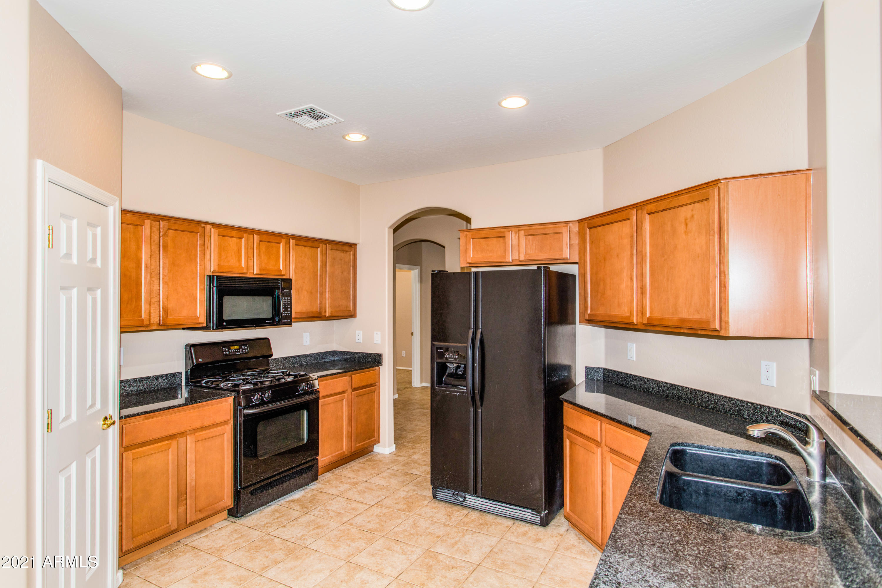 43554 Roth Road Maricopa, AZ 85138 - Photo 7 of 41 07 Kitchen