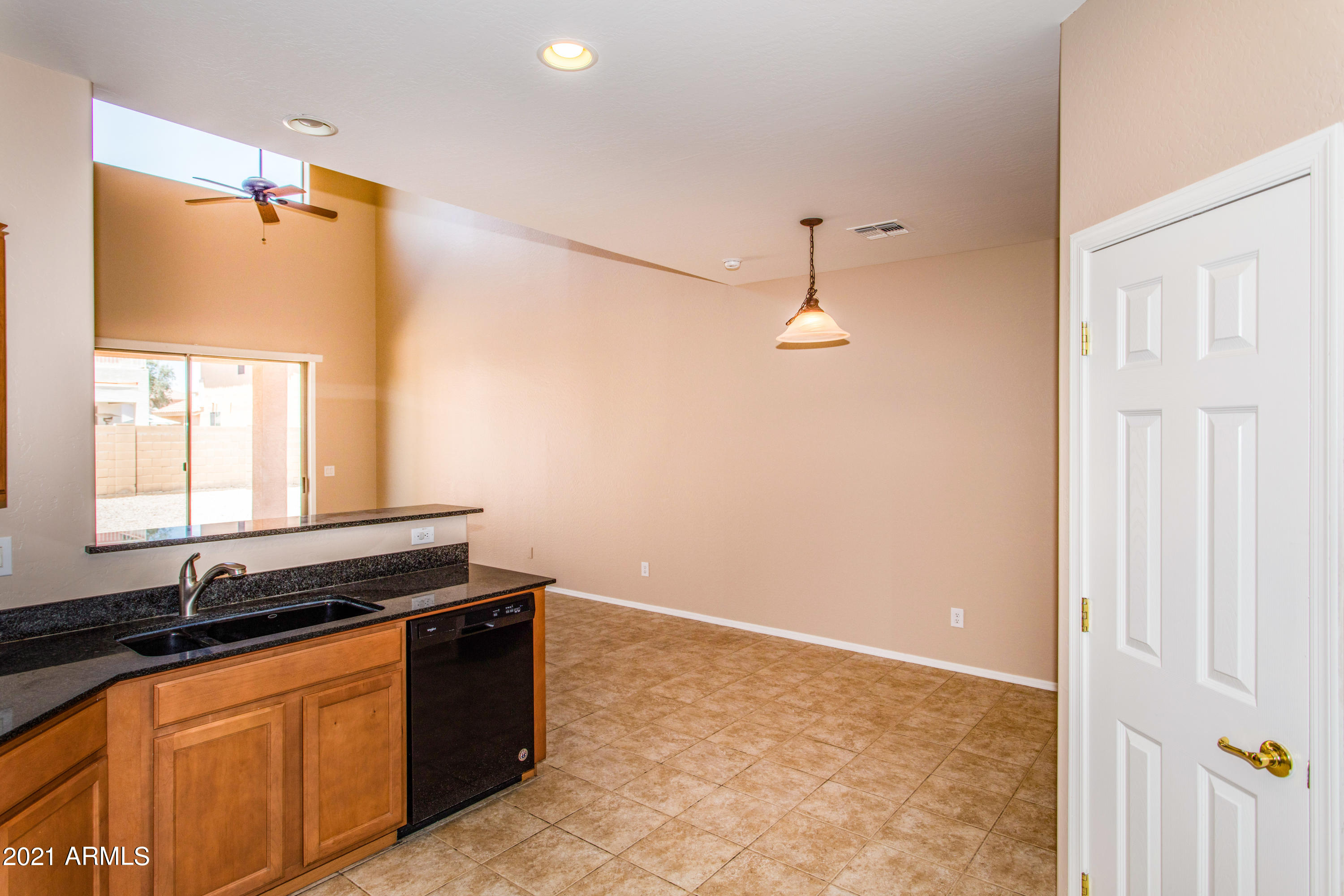 43554 Roth Road Maricopa, AZ 85138 - Photo 8 of 41 08 Kitchen