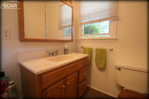 10416 Davison Road Davison, MI 48423 - Photo 18 of 35 20445937-17.JPG