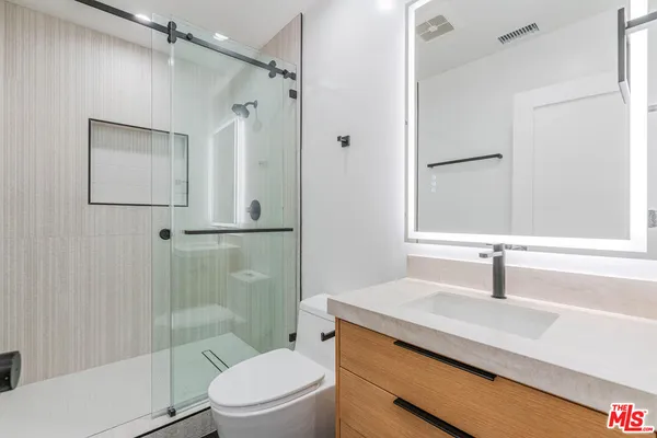 $2,299,000 | 5110 Garden Grove Avenue, Tarzana, CA 91356