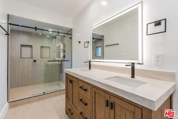 $2,299,000 | 5110 Garden Grove Avenue, Tarzana, CA 91356