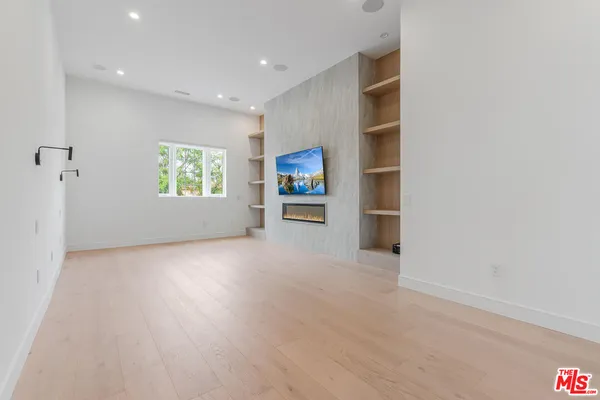 $2,299,000 | 5110 Garden Grove Avenue, Tarzana, CA 91356