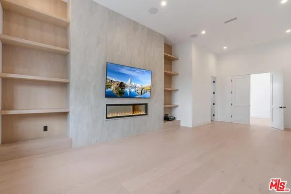 $2,299,000 | 5110 Garden Grove Avenue, Tarzana, CA 91356