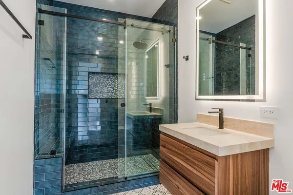 $2,299,000 | 5110 Garden Grove Avenue, Tarzana, CA 91356