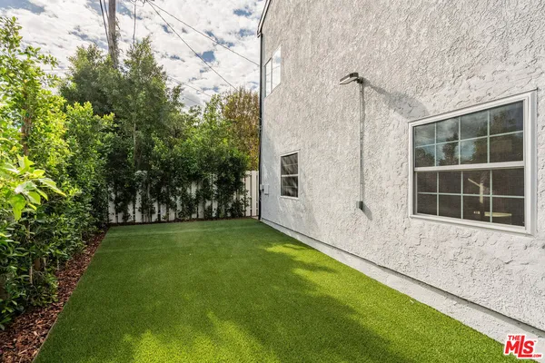 $2,299,000 | 5110 Garden Grove Avenue, Tarzana, CA 91356