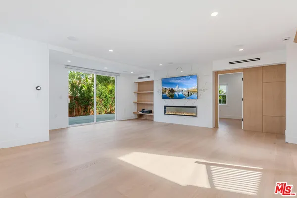 $2,299,000 | 5110 Garden Grove Avenue, Tarzana, CA 91356