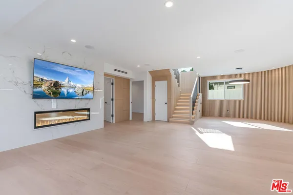 $2,299,000 | 5110 Garden Grove Avenue, Tarzana, CA 91356