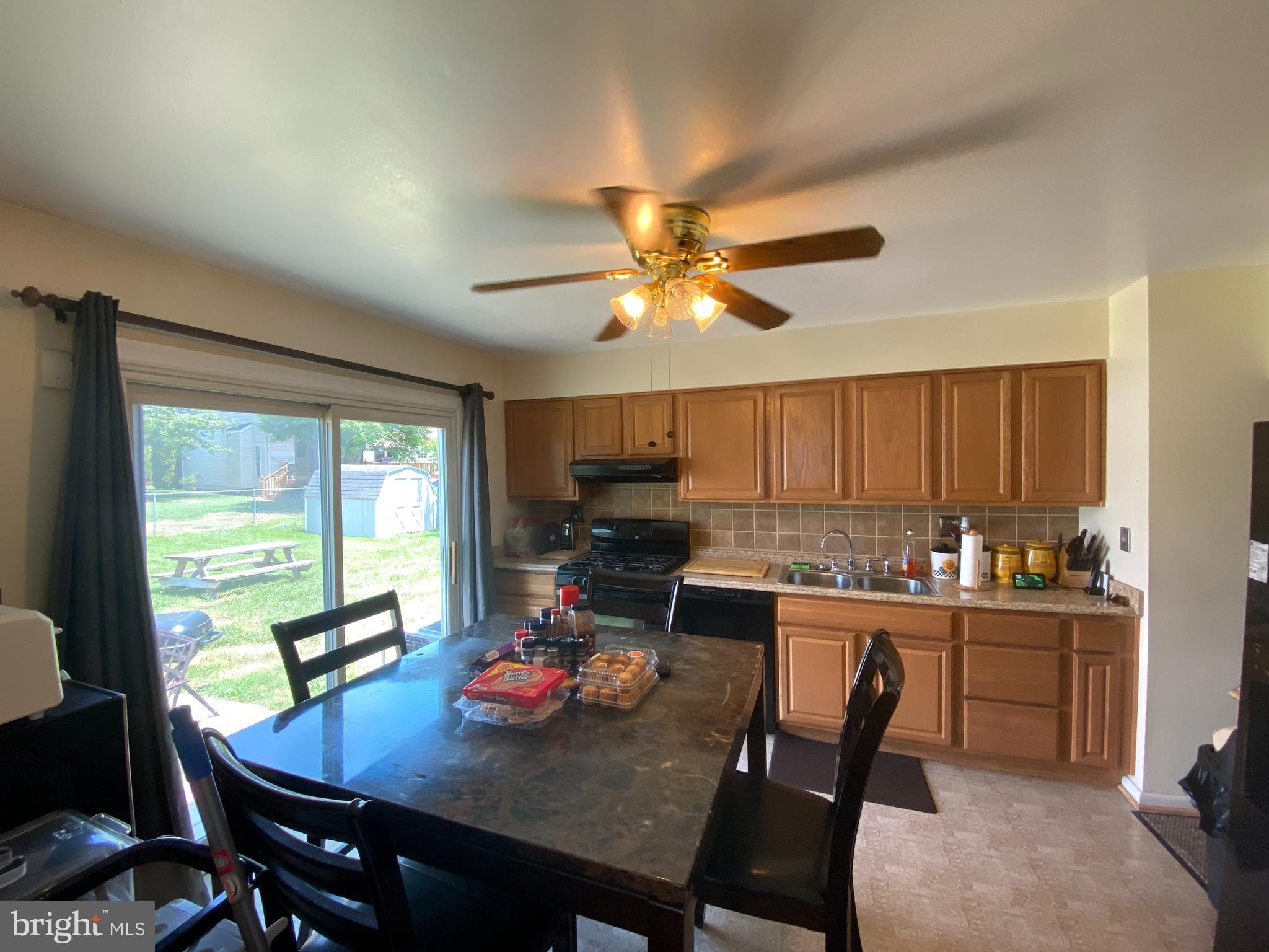 6102 Spell Road Clinton, MD 20735 - Photo 11 of 34 Kitchen