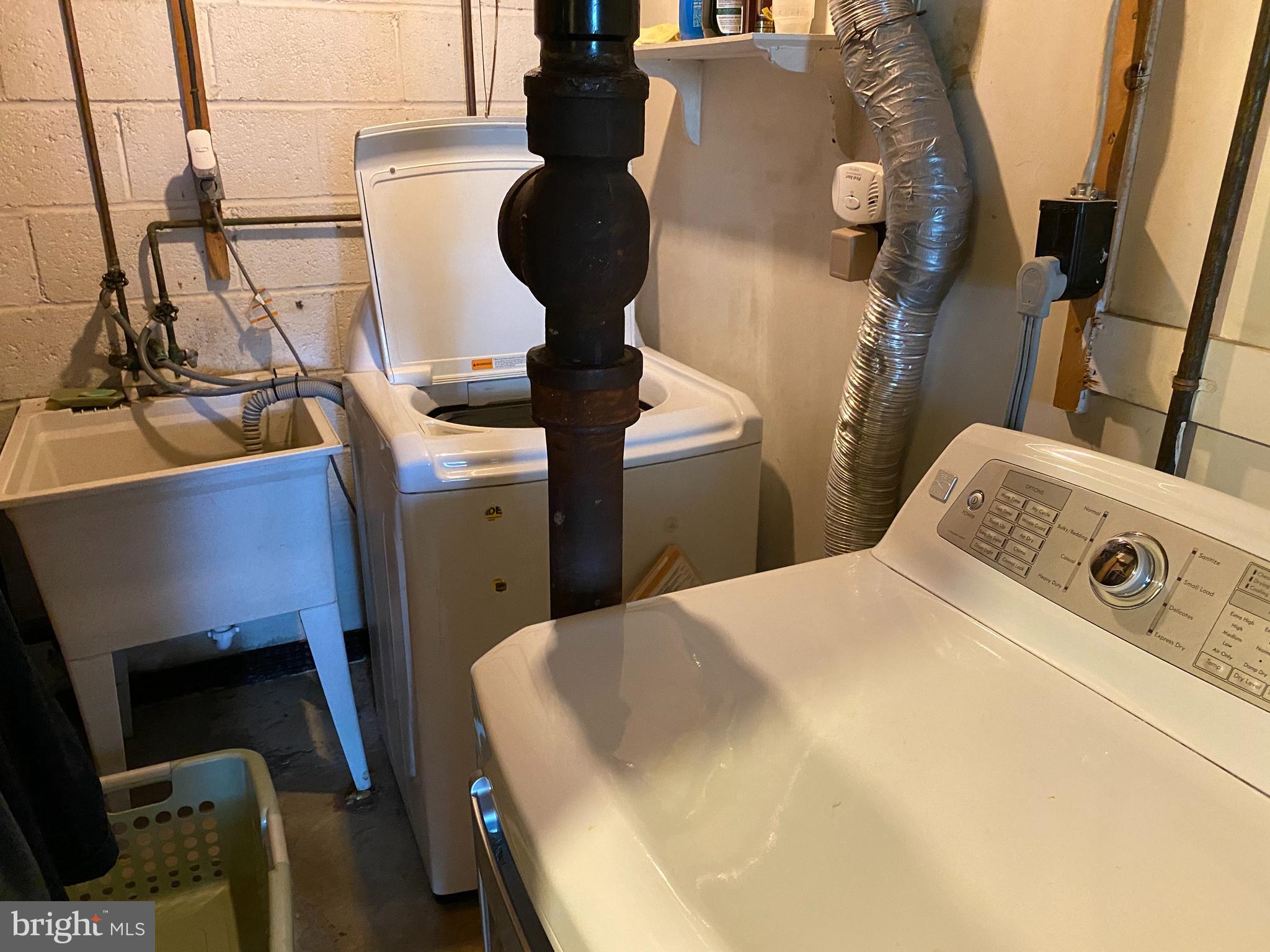 6102 Spell Road Clinton, MD 20735 - Photo 22 of 34 Laundry Room