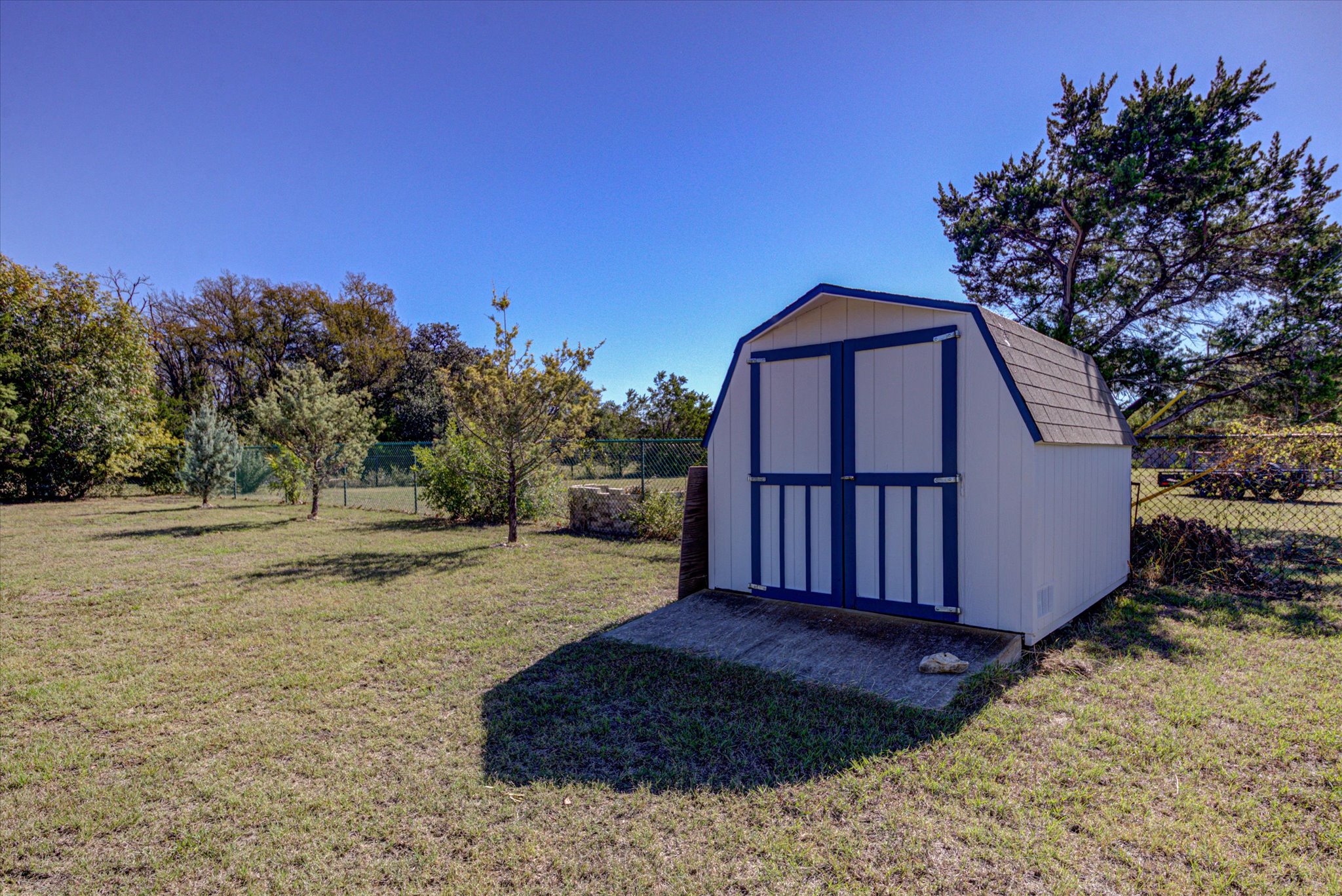 200 Harbor Circle Georgetown, TX 78633 - Photo 30 of 38 a view of backyard with tree
