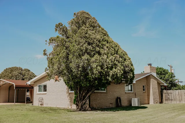 $170,000 | 214 Cherry Street, Darrouzett, TX 79024